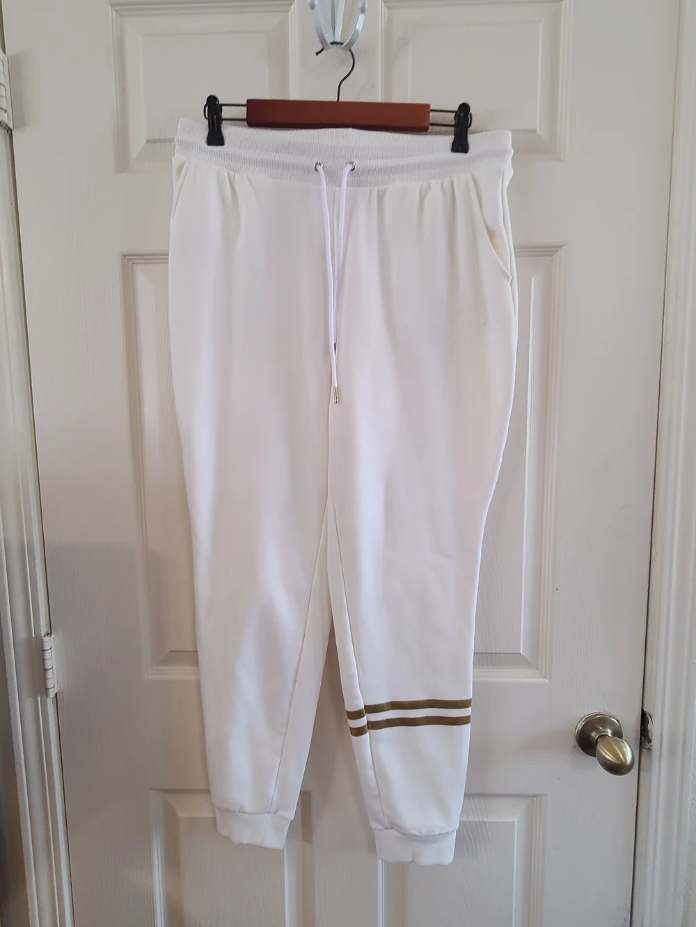 GUESS White Two-Piece Hoodie & Jogger Set with Gold Stripe Size L
